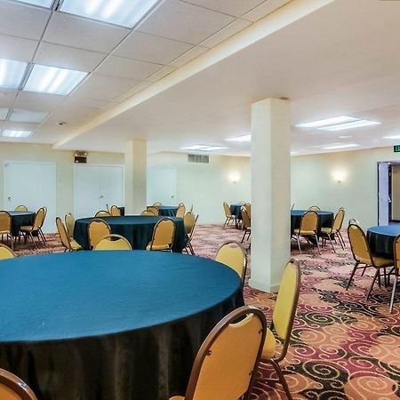 Econo Lodge - South Bend Bagian luar foto