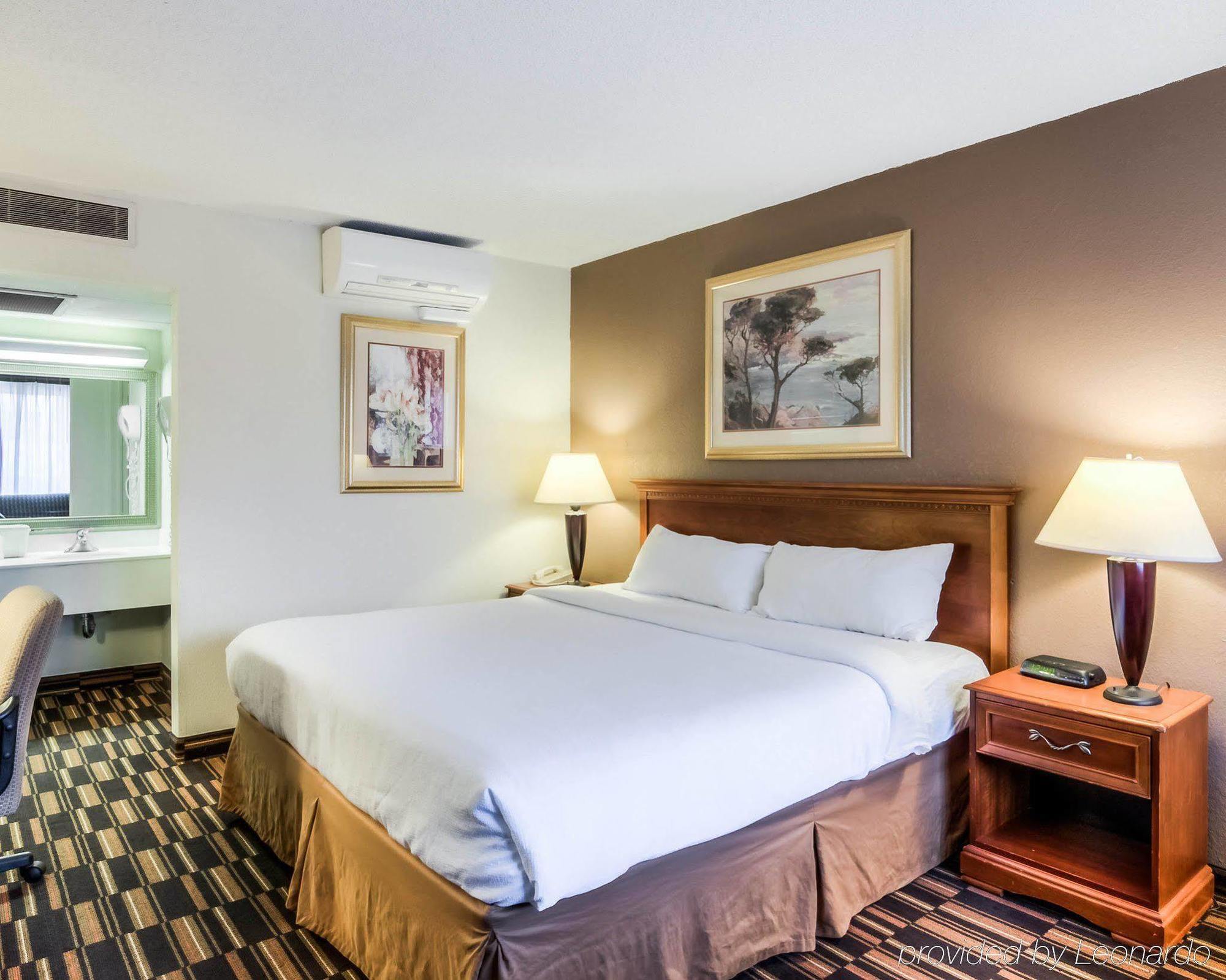 Econo Lodge - South Bend Bagian luar foto