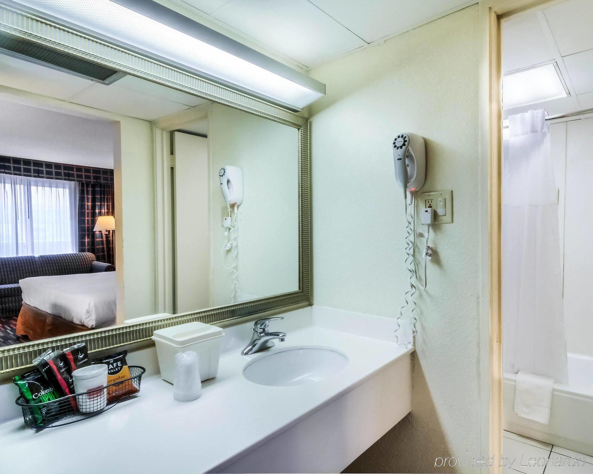 Econo Lodge - South Bend Bagian luar foto