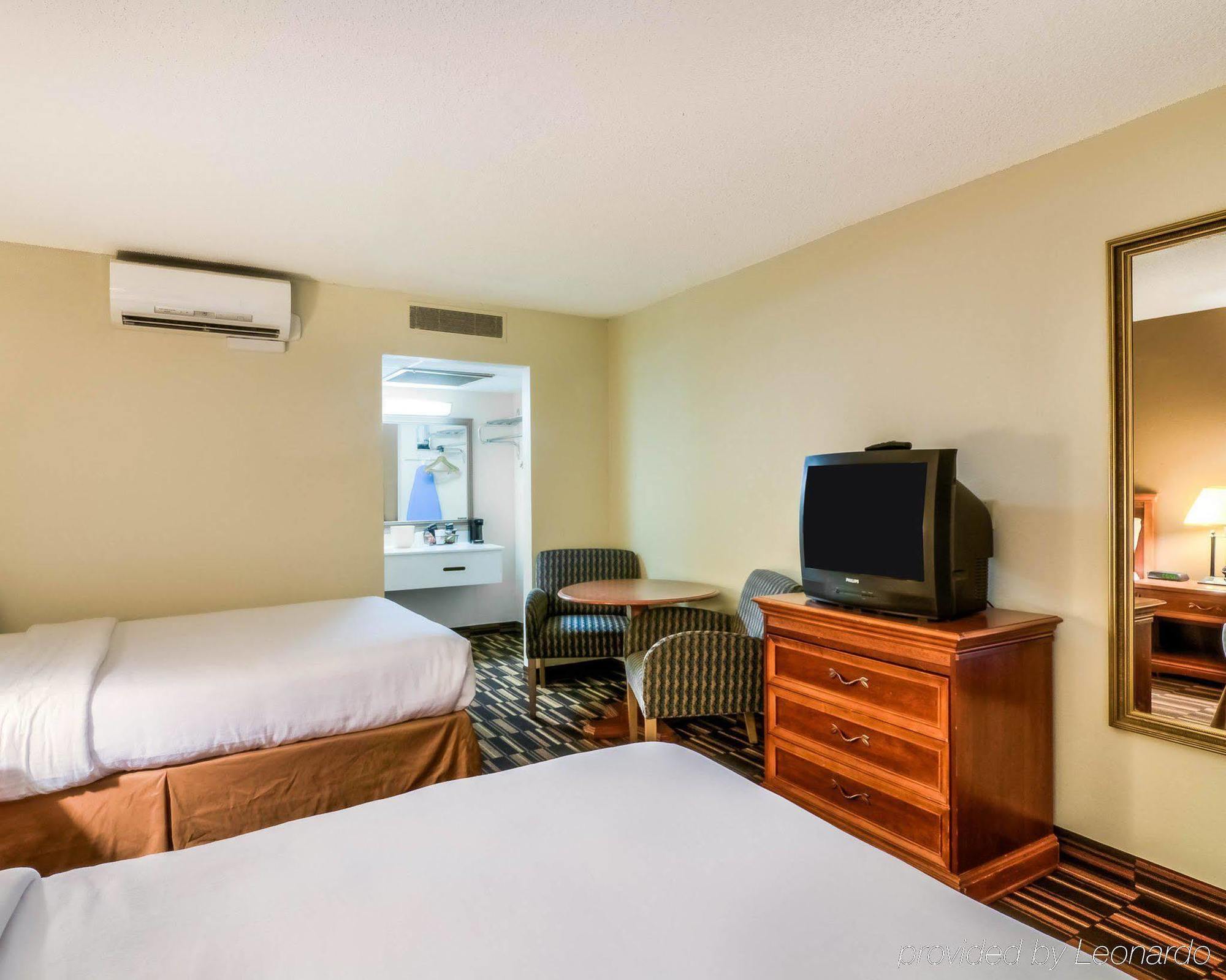 Econo Lodge - South Bend Bagian luar foto