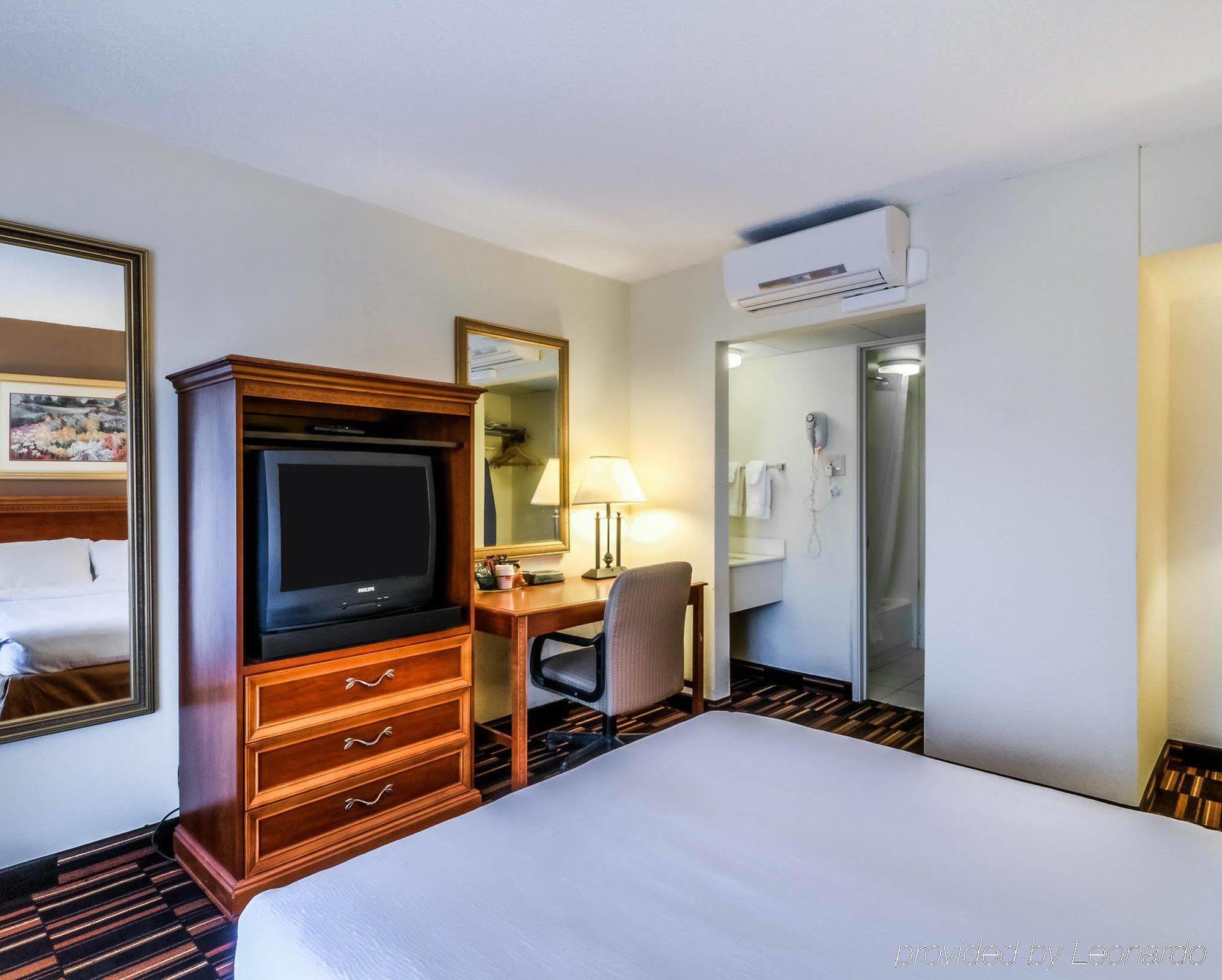Econo Lodge - South Bend Bagian luar foto