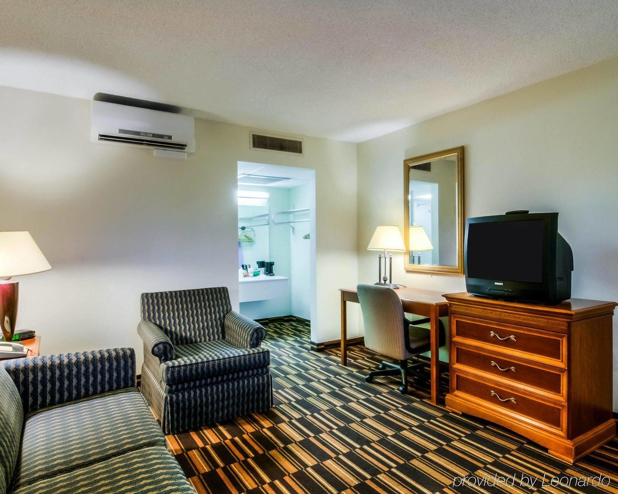 Econo Lodge - South Bend Bagian luar foto
